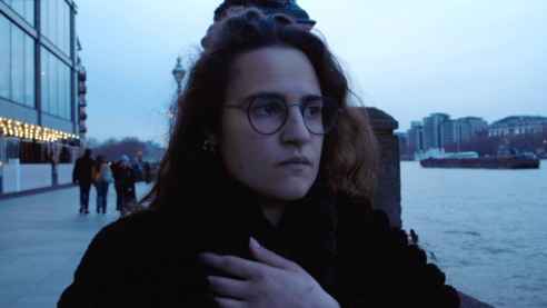 Błyskotliwy dokument o AI, „Syntetyczna szczerość” Marca Isaacsa, otworzy 66. Krakowski Festiwal Filmowy!